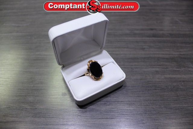 Bague avec pierre noire