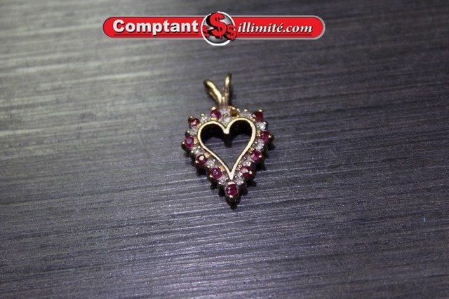 Breloque coeur en or avec rubis
