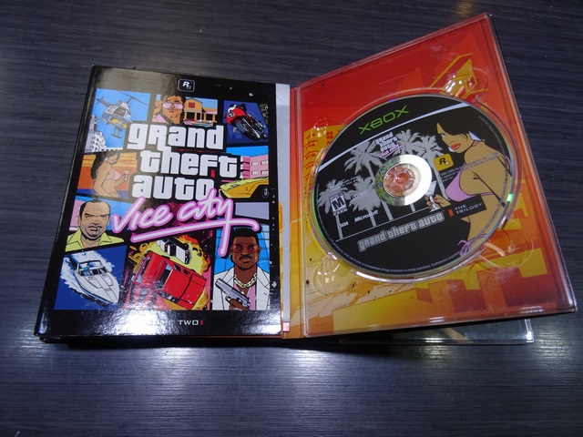 GRAND THEFT AUTO TRILOGY - Image 3