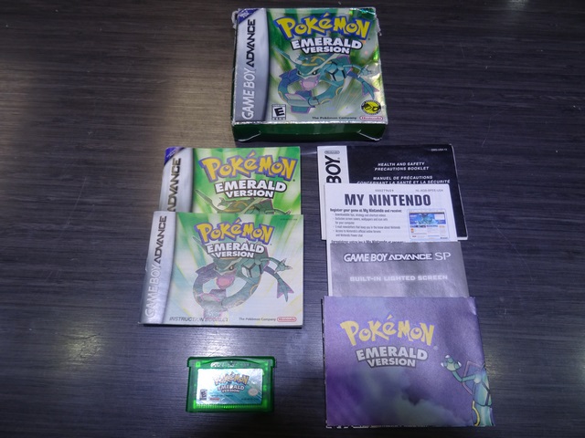 Pokemon Emerald (complet en boite) boite abimee - Image 2