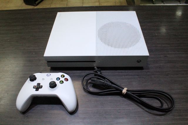 Console Xbox One S 1 to + acc - Image 1