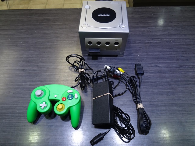 Console Gamecube + 1 carte memoire (manette generique) - Image 1