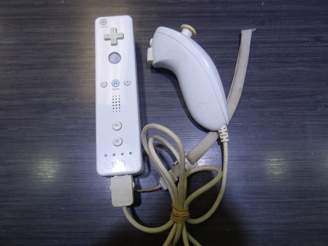 Console Wii + manette avec Nunchuk + planche wii fit - Image 4