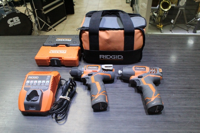 Ensemble impact perceuse + meches + bits + chargeur - Image 1