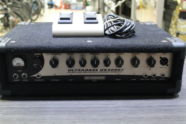 (300 Watts) Amplificateur de Bass + Footswitch - Image 1