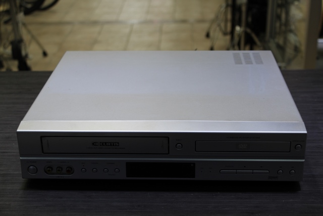 Combo Vhs dvd (lecteur dvd non fonctionnelle)	 - Image 1