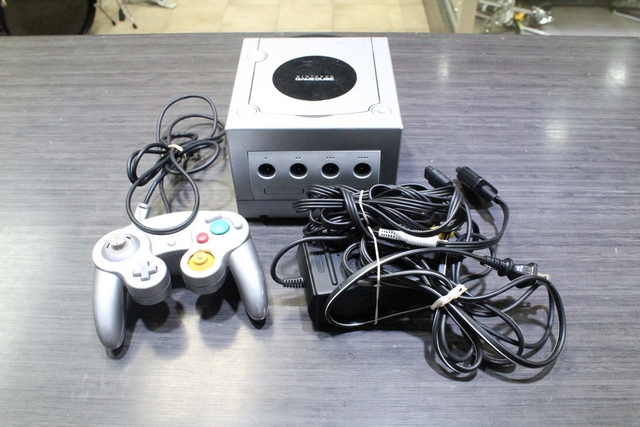 Console Game Cube + 1 manette (Manette joystick usées) - Image 1