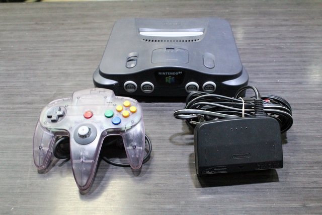 Console N64 + Acc (voir porte expansion) - Image 1