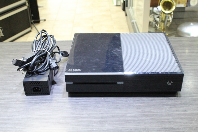 Console Xbox One 1e gen 500 go + acc (sans manette) - Image 1