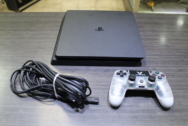 Console PS4 slim 1to + acc (manette sans marque) - Image 1