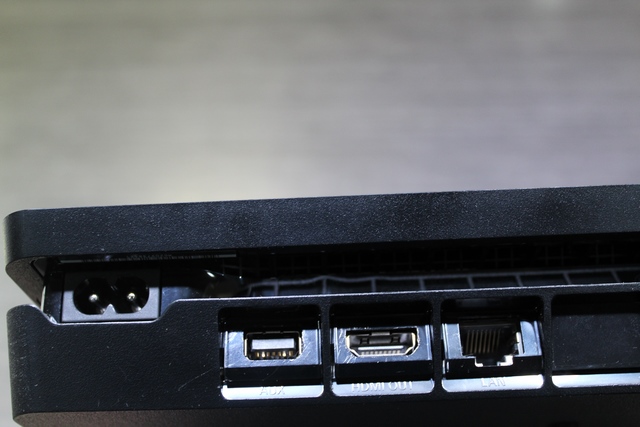 Console PS4 slim 1to + acc (manette sans marque) - Image 3