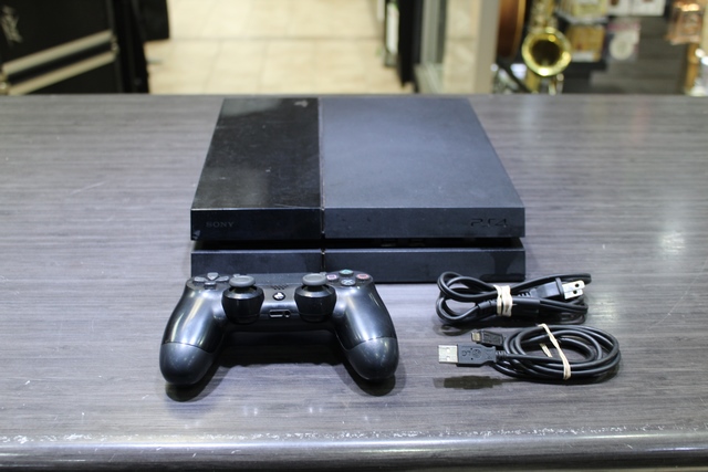 console ps4 500gb ( disque ont de la misere a entrer PRIX EN CONSEQUENCE - Image 1