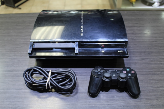 Console PS3 60 go (retrocompatible ps2) (manque porte cartes) + acc - Image 1