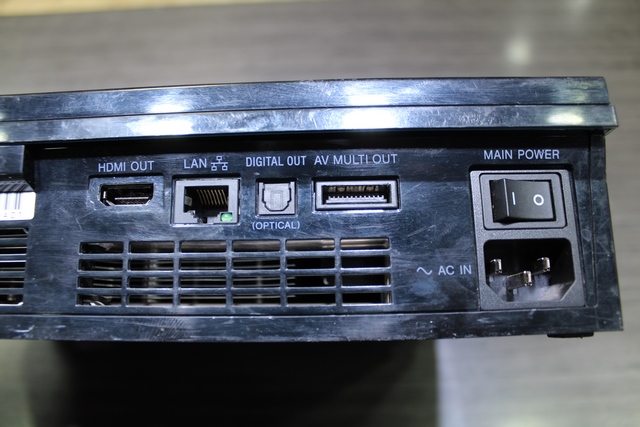 Console PS3 60 go (retrocompatible ps2) (manque porte cartes) + acc - Image 3