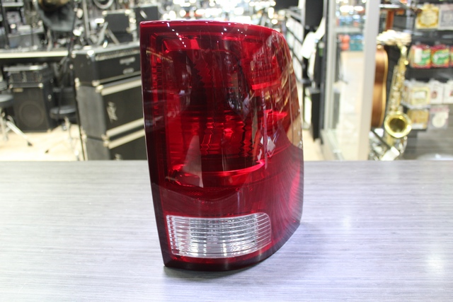 lumiere de dodge ram 1500 2019-2024 - Image 1