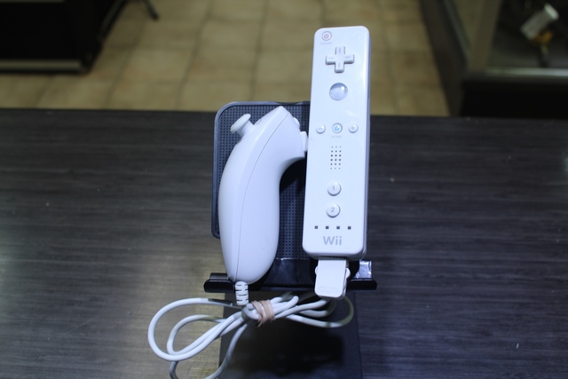 wiimote + nunchuck - Image 1
