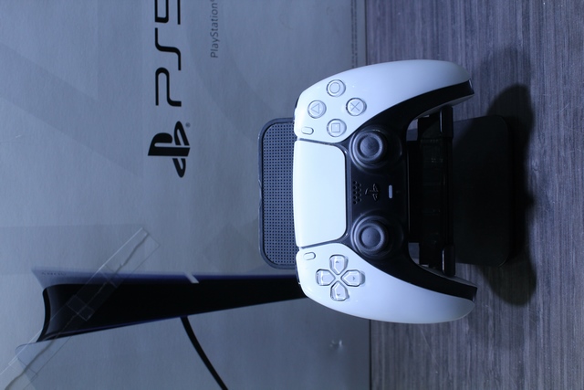 Console PS5 slim 1to + cd + chargeur a manette - Image 3