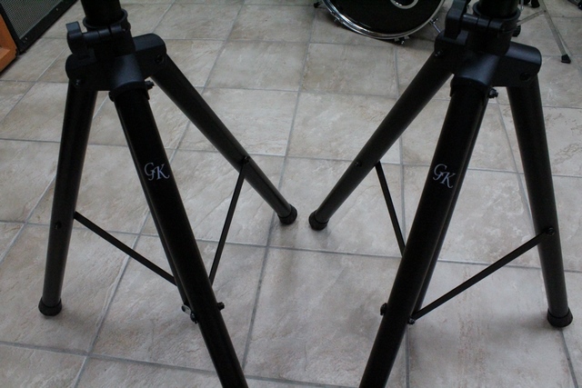 pair de pied haut parleur  - Image 3