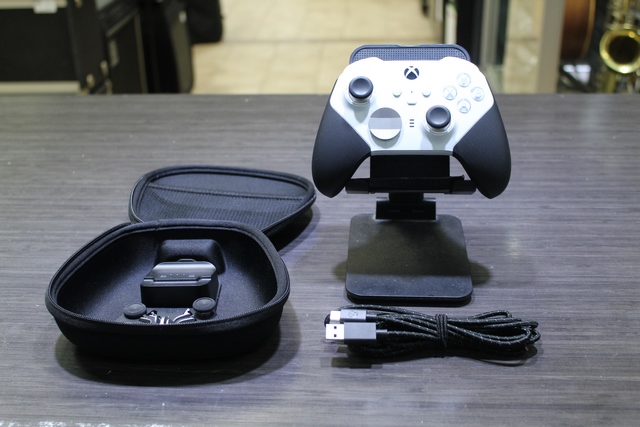 Manette sans fil Xbox Elite Series 2 - Image 1