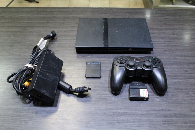 Console PS2 Slim + acc (manette generique sans fil) - Image 1