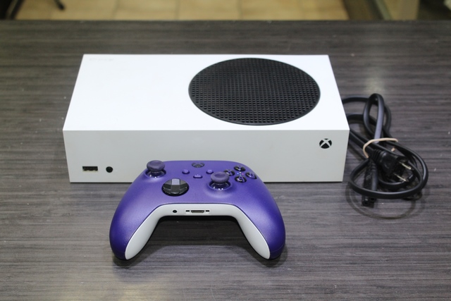 Console Xbox Series S 500go + acc - Image 1