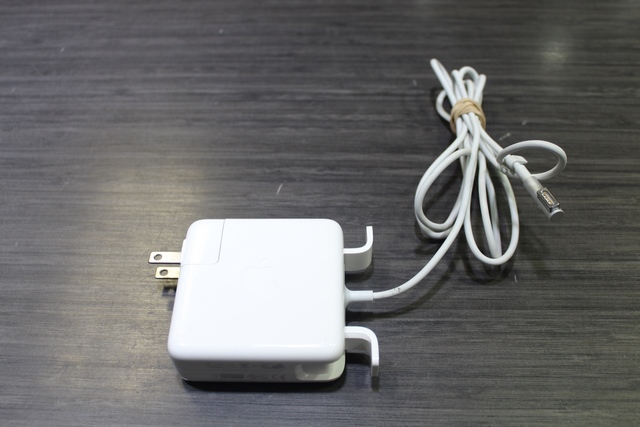 Chargeur macbook pro ( 1 16.5V 3.65A 60W  - Image 1