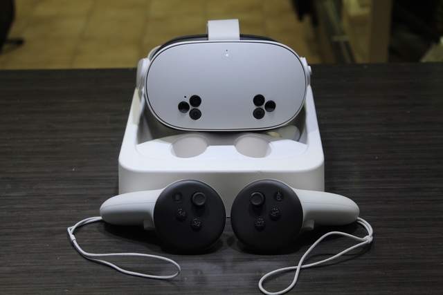 Meta Quest 3s - Image 2