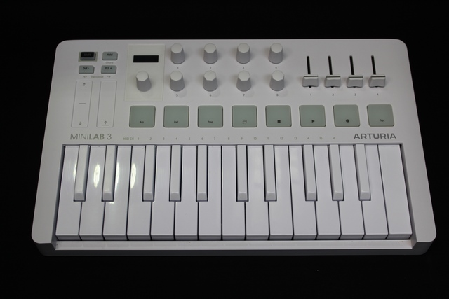 Clavier MIDI MiniLab 3  - Image 1