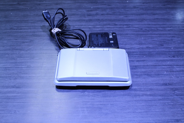 Console DS 1e gen (sans stylet et porte) - Image 1