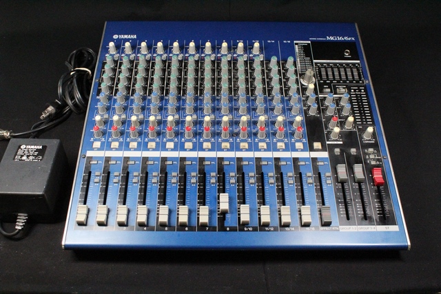 Console 16 Entres - Image 1