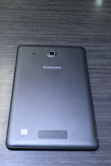 Tablette Samsung Tab E 16Go - Image 2