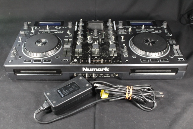 Dj Controller avec CD ports et iPod Dock  - Image 1