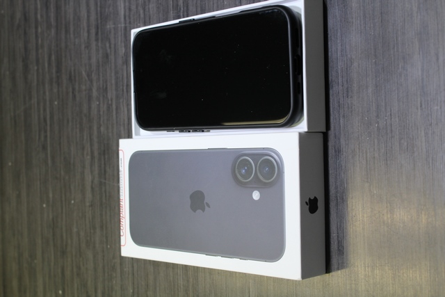 Iphone 16 noir 128 Go - Image 3