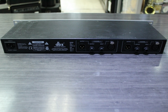 Égalisateur graphique à 15 bandes et deux canaux (EQ) - Image 2