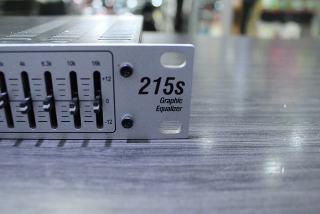 Égalisateur graphique à 15 bandes et deux canaux (EQ) - Image 4