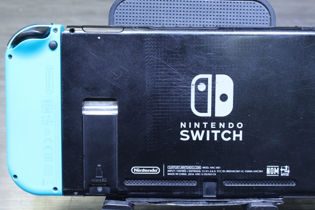 Console Nintendo Switch + acc (a plusieurs defauts esthetiques) - Image 3