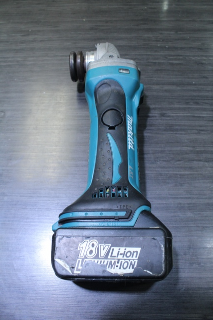Meuleuse makita + batterie  chargeur - Image 2