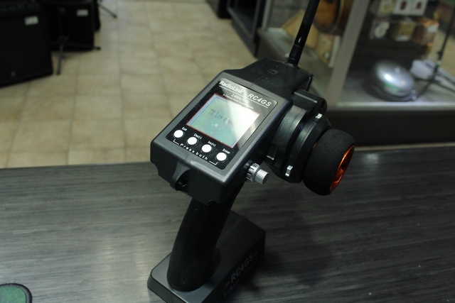 Auto Teleguide (Crawler)+controleur+ chrgeur+3 batterie + 4 peneu - Image 2