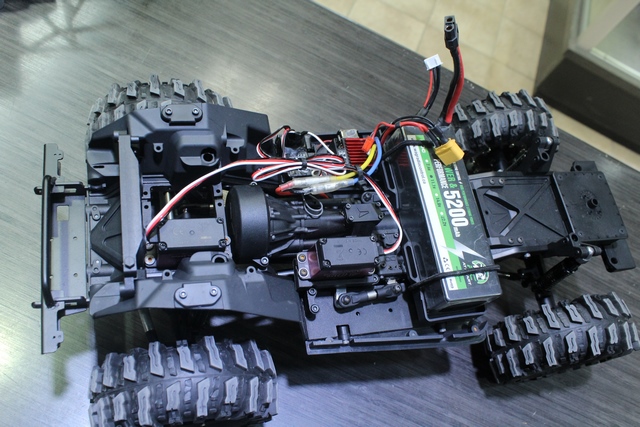 Auto Teleguide (Crawler)+controleur+ chrgeur+3 batterie + 4 peneu - Image 3