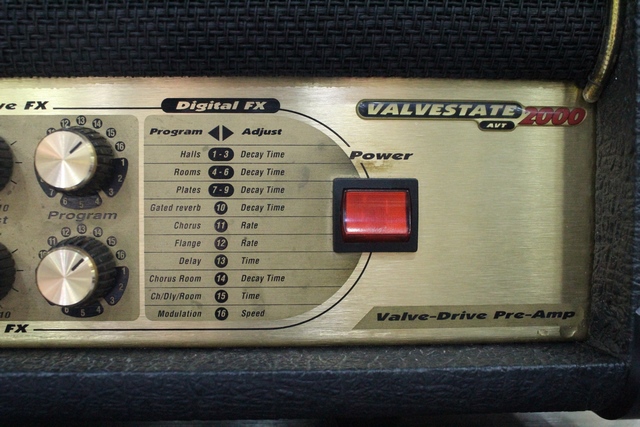 (150 WATTS) Amplificateur de Guitatre  2001 - Image 2