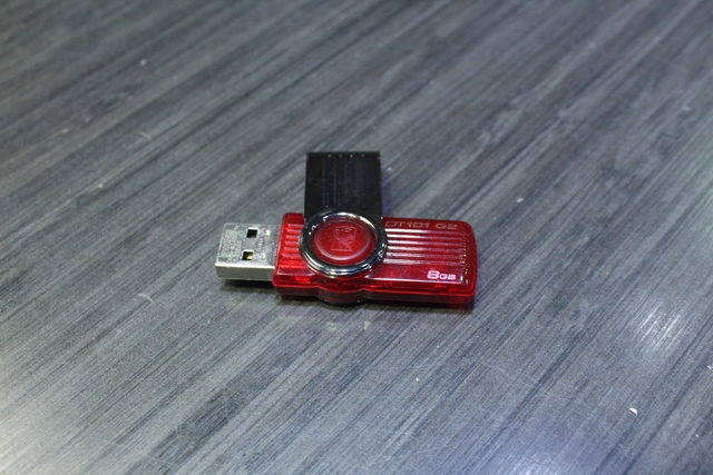 Clee Usb 8GB - Image 2