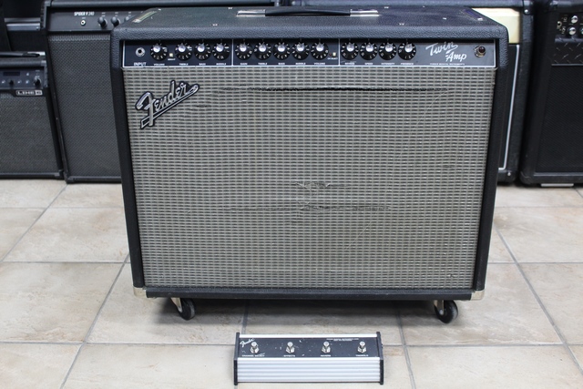 (100 Watts) Amplificateur a Lampe + footswitch Fender Twin Amp 21-5700