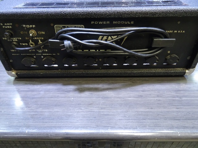 (200 Watts) Ampli de Bass Peavey Series 400 - Image 3