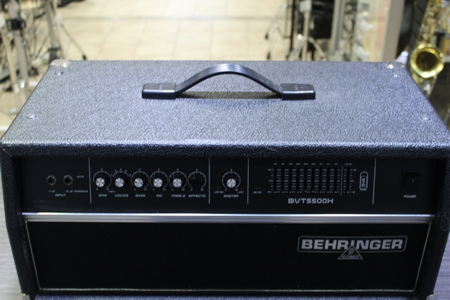(550 Watts) Amplificateur de Bass Behringer BVT5500H - Image 2