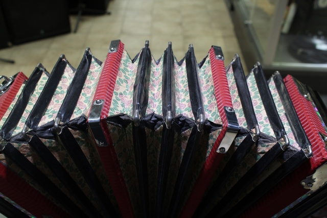 Accordeon Invincta diatonique  (Steel Reeds Button Box) - Image 3