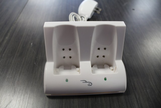 CHARGEUR DE MANETTE WII NO NAME RFGW11012