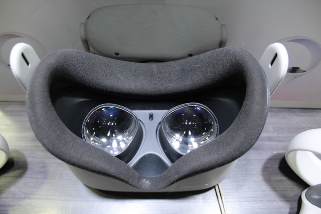 Casque VR Meta Quest 2 + batterie Meta Kw49cm - Image 2