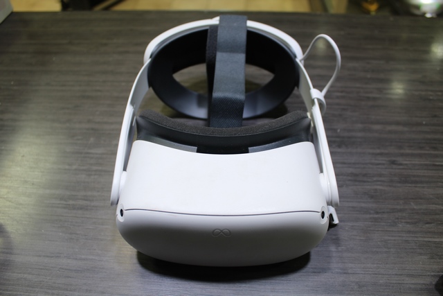 Casque VR Meta Quest 2 + batterie Meta Kw49cm - Image 3