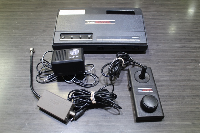Console Gemini (pas teste) + acc coleco r98676