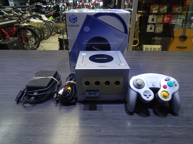 Console Nintendo Gamecube Platine + acc (comprend boite et carte memoire) DOL-101